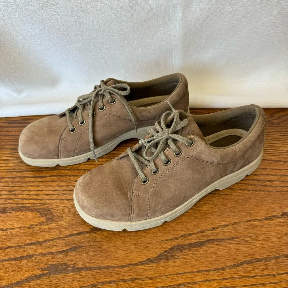 Rockport Womens Taupe Nubuck Leather Walking Shoes Lace Up Sneakers 7.5 M WW413